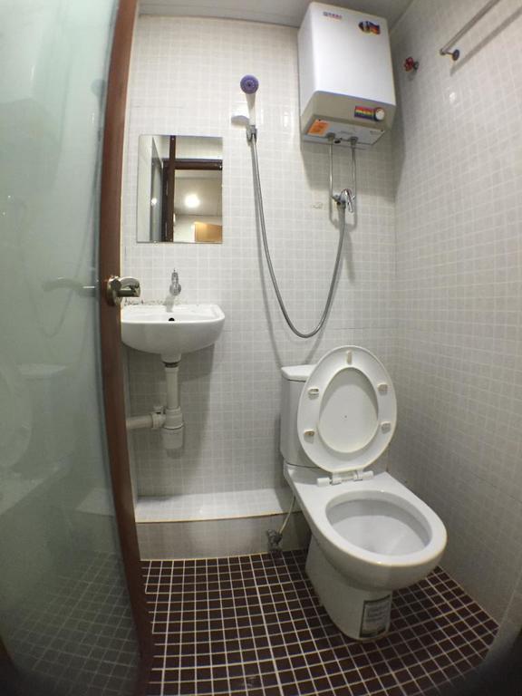 New Yan Yan Guest House Reception 9Th Floor Flat E4 E6 香港 外观 照片